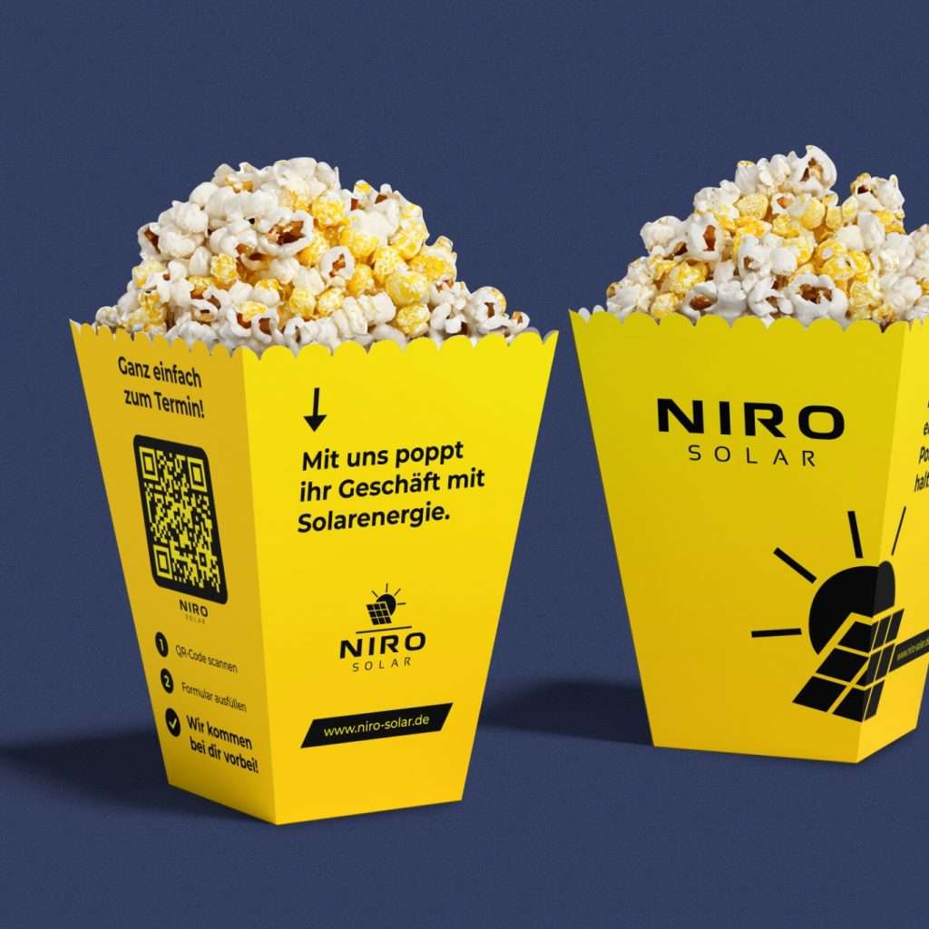 Zwei Popcornboxen mit Popcorn drin, die im Design von Niro Solar GmbH gestaltet sind.